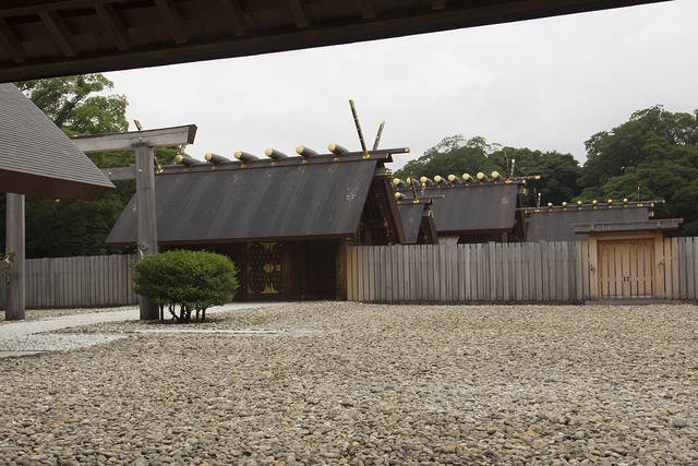 Kusanagi Vault, Atsuta Shrine, Nagoya (photo: JeffRz/flickr)