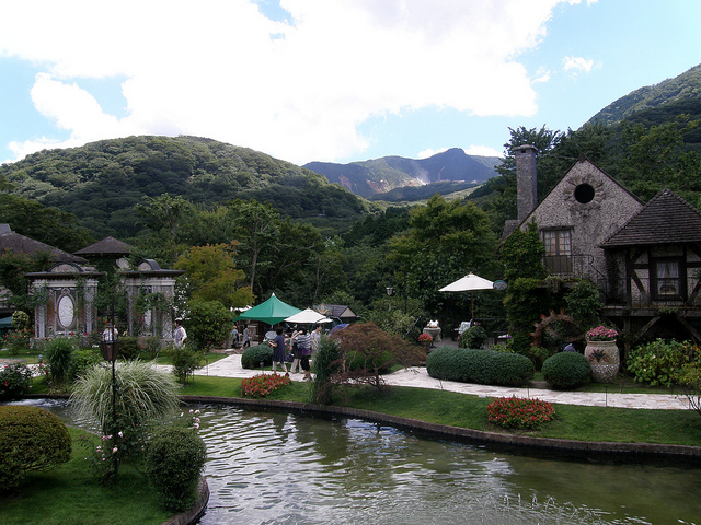 Hakone Venetian Glass Museum gardens (photo:  Nemo's great uncle/flickr)