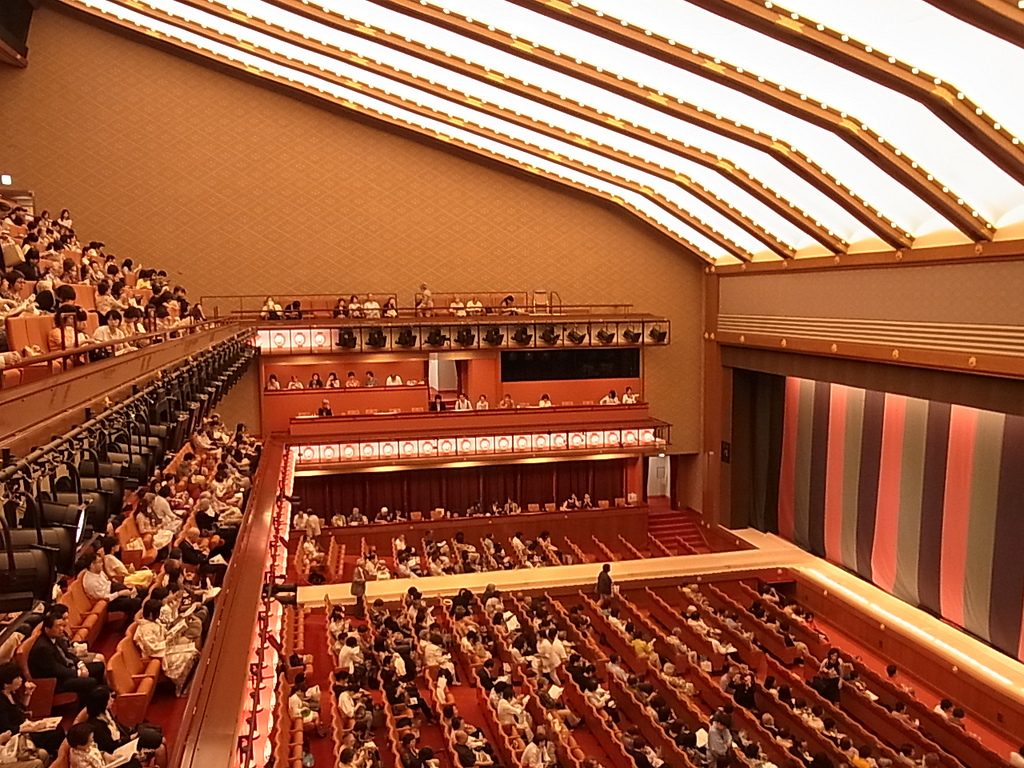 歌舞伎座 Kabuki-za view of stage from unreserved seats