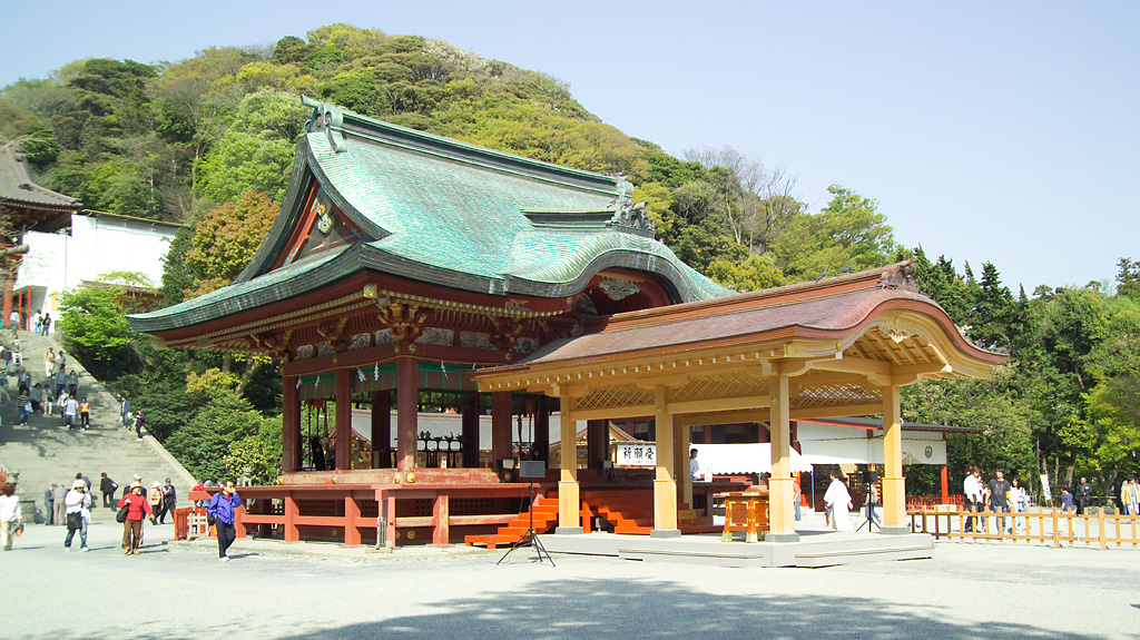 Tsurugaoka Hachiman-gū's kagura-den