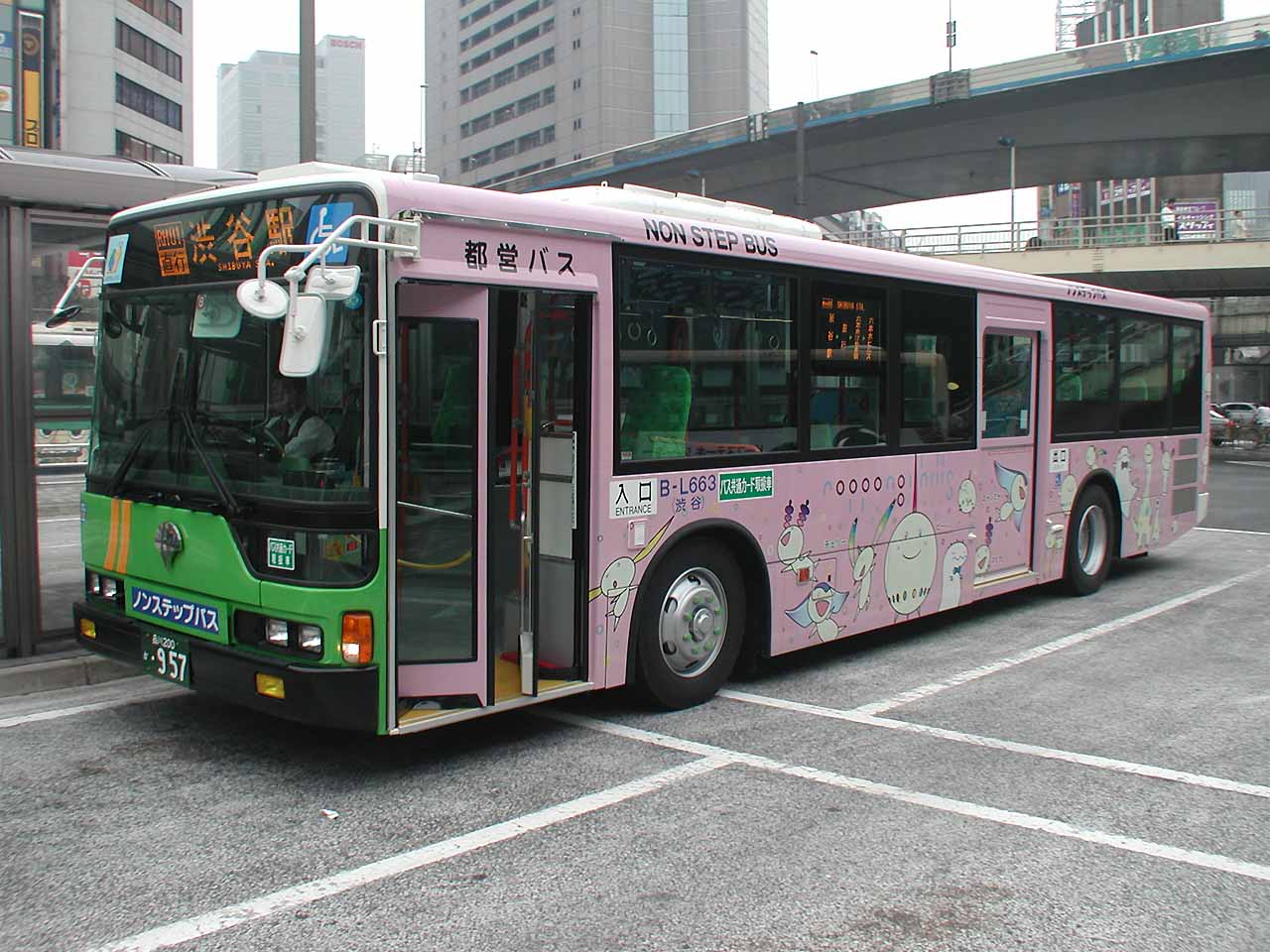 Main fleet of Toei Bus RH01 route, wrapped &qu...