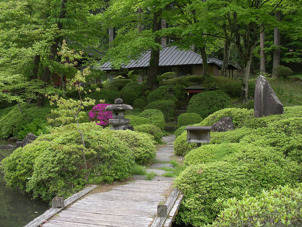 Toshogu Shrine gardens