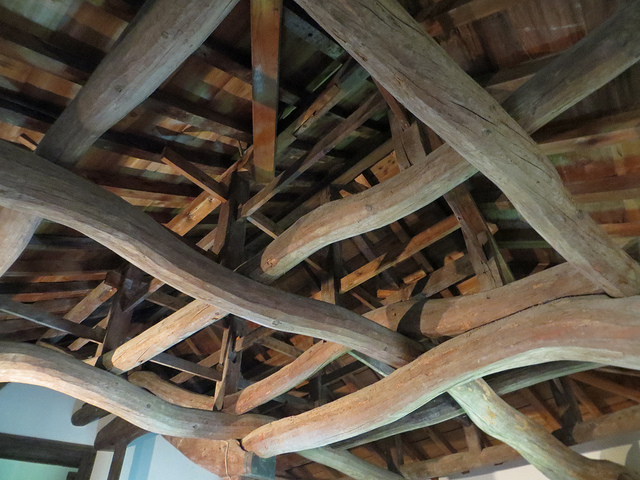 Rafters and curved crossbeams, Hikone Castle Keep, Shiga-ken, July 2012: Hikone Castle was never burned down so this wood is 400 years old (photo: Joel Abroad/flickr)