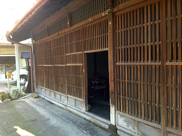 Kinuya House front, Onishi, Gunma, Japan (photo: Magda Wojtyra/flickr)