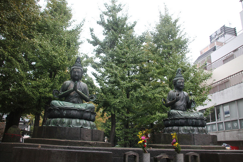 on the way to Senso-Ji shrine (photo: Rachel Clarke/flickr)