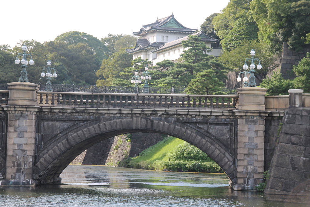Bridge to Imperial Palace, Tokyo (photo: Rachel Clarke/flickr)