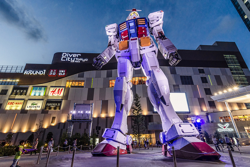 The Odaiba Gundam statue in Tokyo, Japan (photo: Les Taylor/flickr)