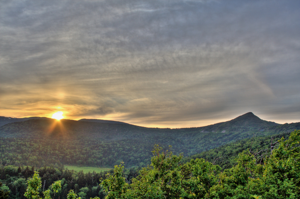 Sunset on Hachimantai (photo: jasonhill/flickr)