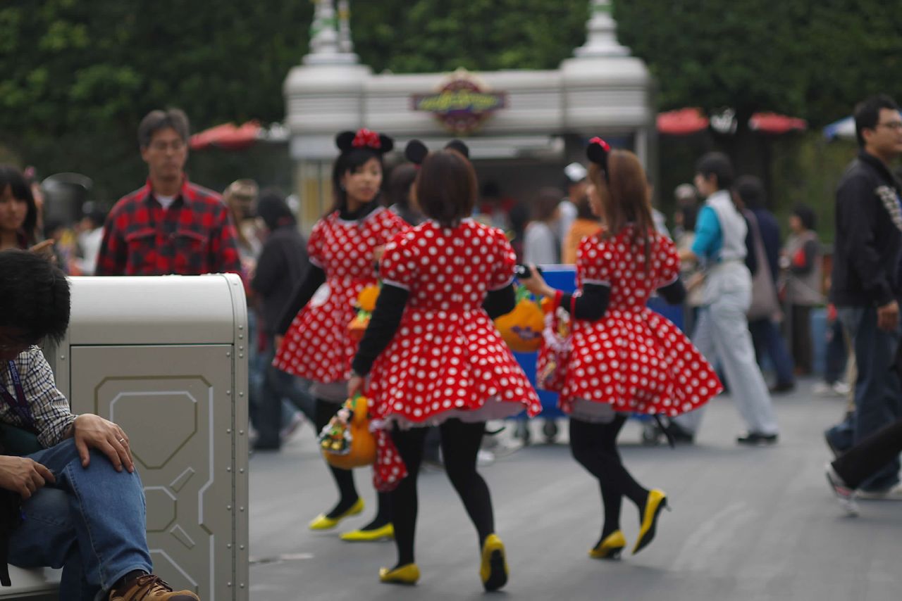 Disneyland Tokyo Wearing Costumes (photo:  SunToad/flickr)