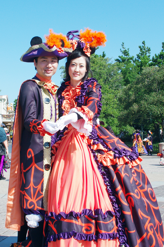 Tokyo Disneyland 2013 Halloween outfits (photo: HAMACHI!/flickr)