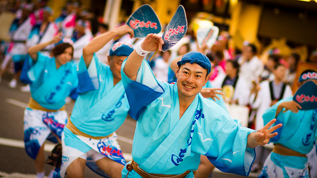 Awa Odori troupe (photo: flickr.com/photos/foonar)