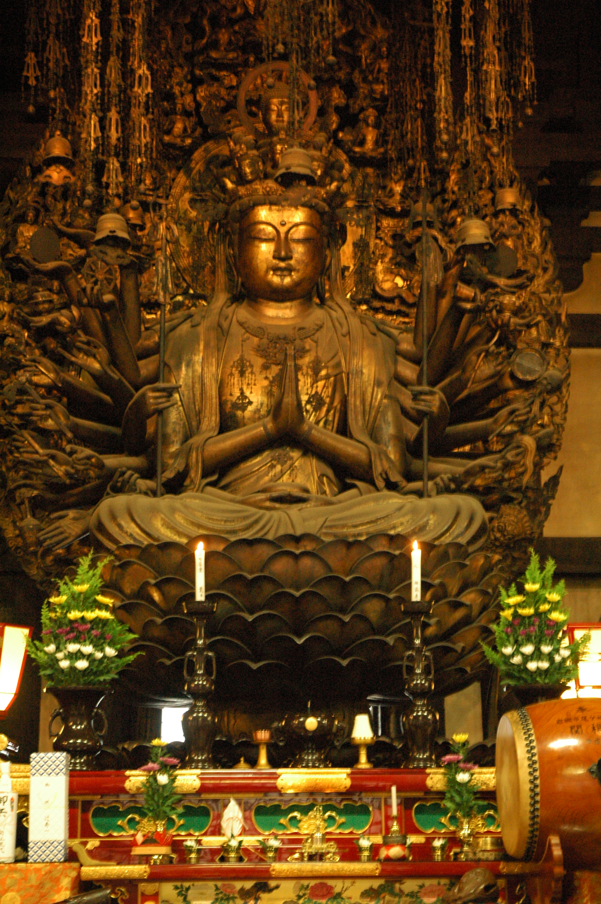 English: Thousand-armed Kannon (木造千手観音坐像, moku...