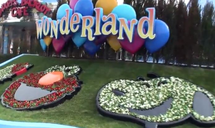 Universal Wonderland flower sign@ USJ