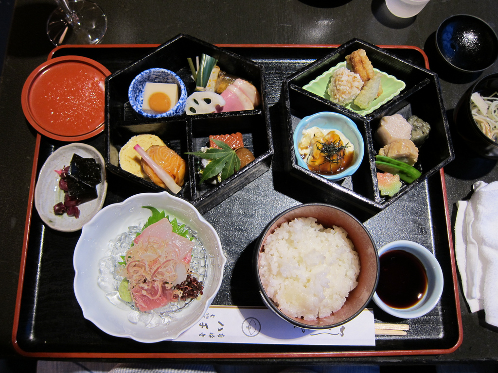 Japanese cuisine, Shokado bento: 松花堂弁当