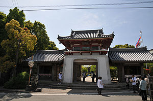 English: Temple gate, Anraku-ji 日本語: 安楽寺 山門