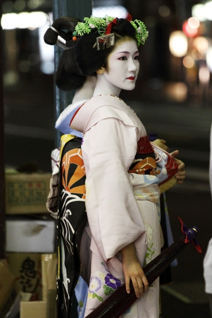 Geisha (Maiko?) in Gion, Kyoto