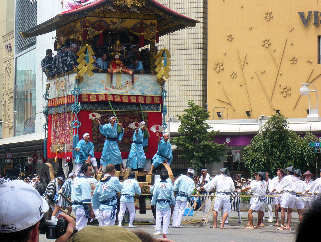 Gion Matsuri parade - Hoko float turning