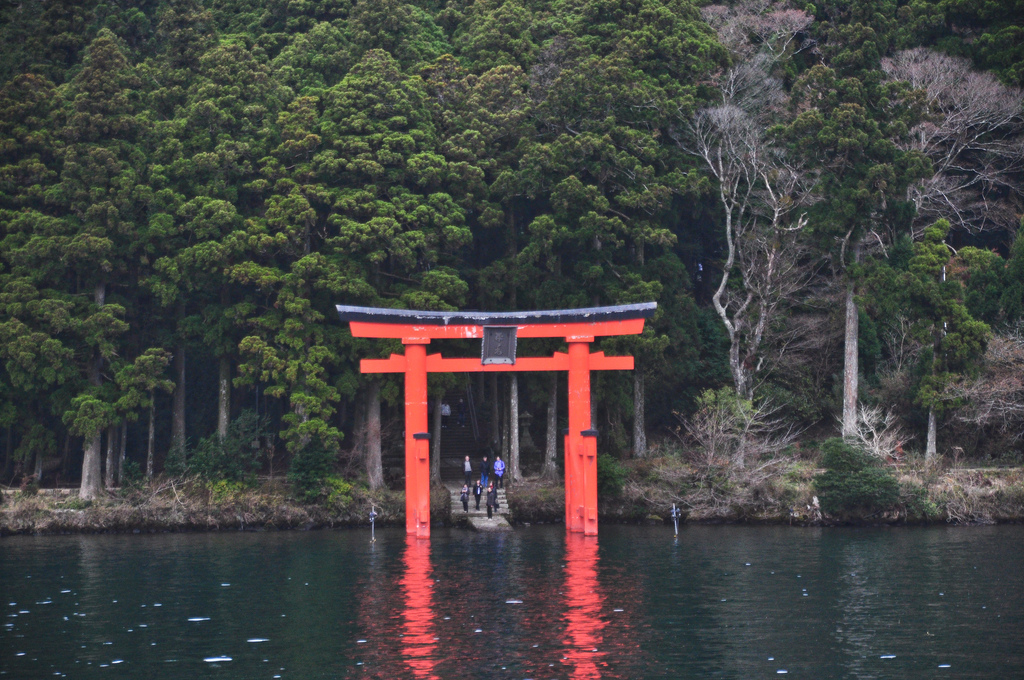 Ashi Lake gate