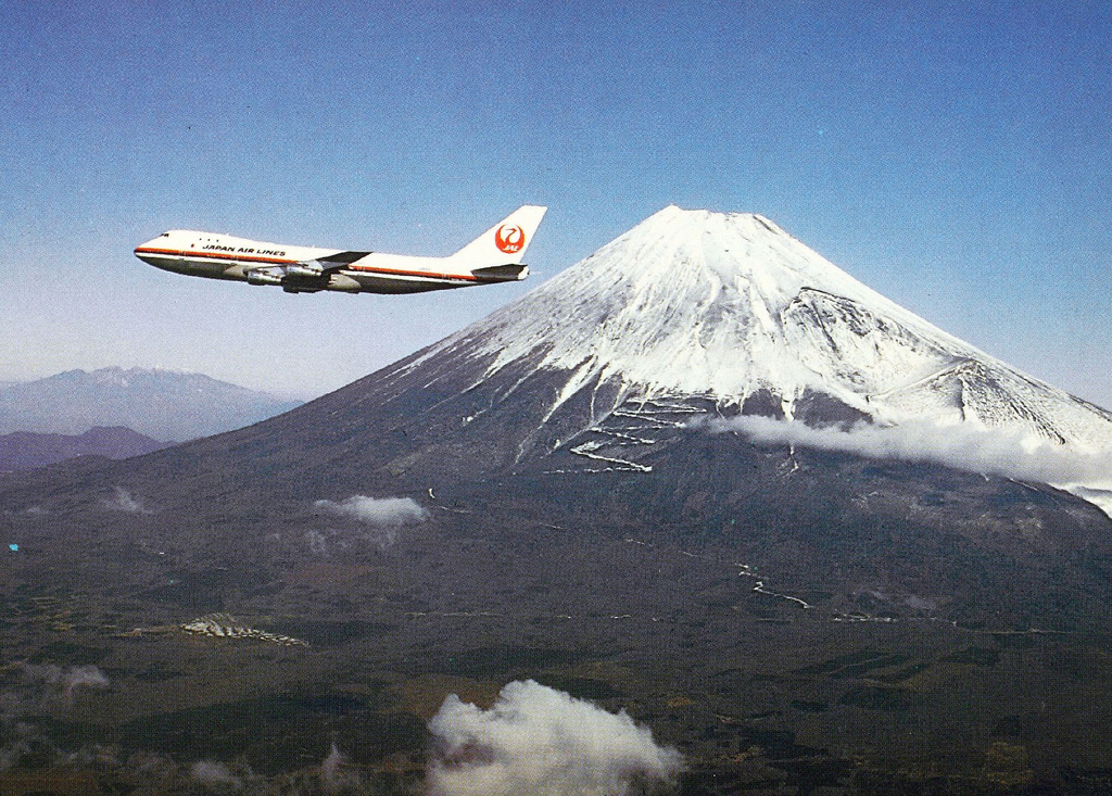 Boeing 747 flies by Mount Fuji
