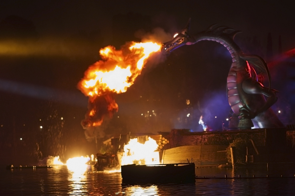 DisneySea Fantasmic Fire Breathing Dragon