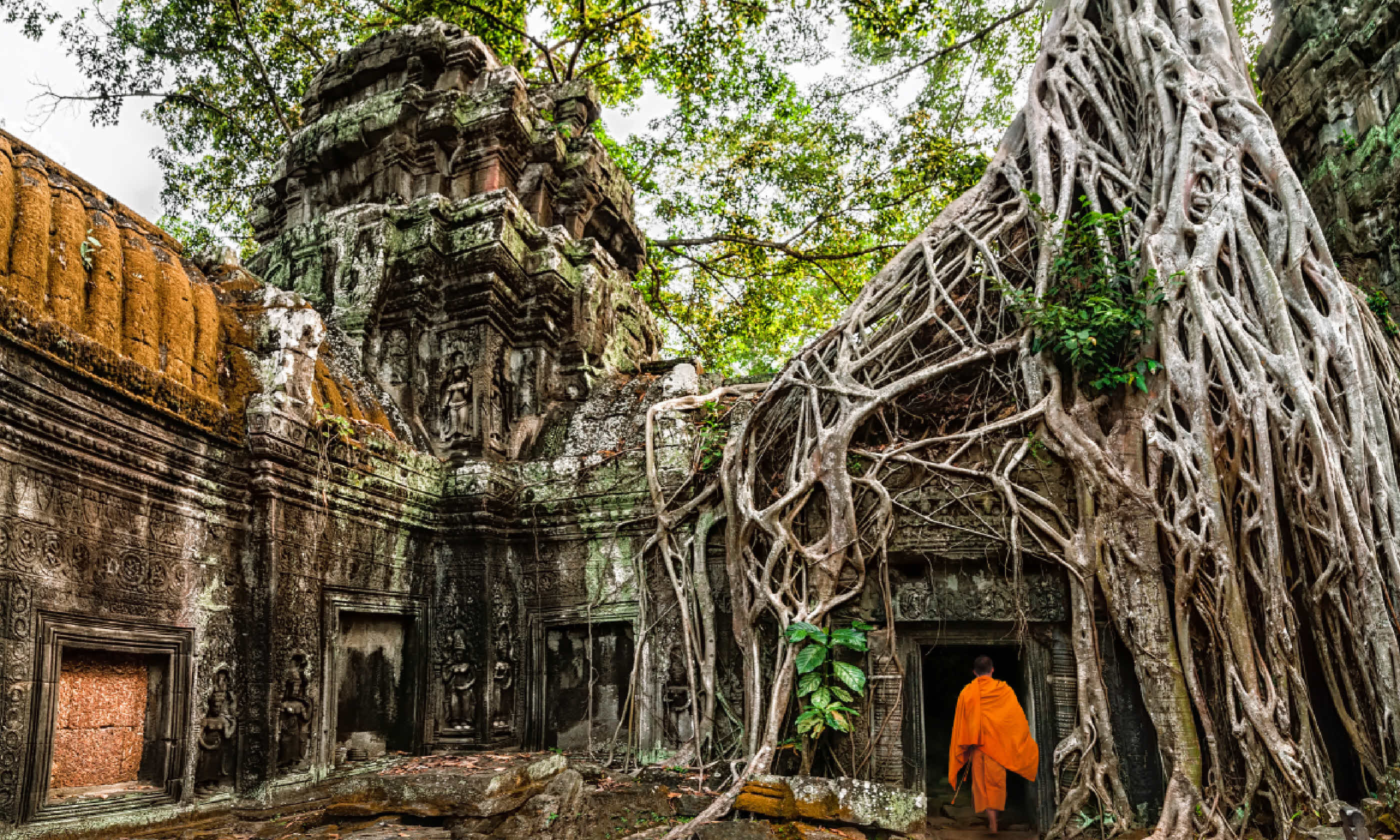 Buddhist monk at Angkor Wat (Shutterstock)