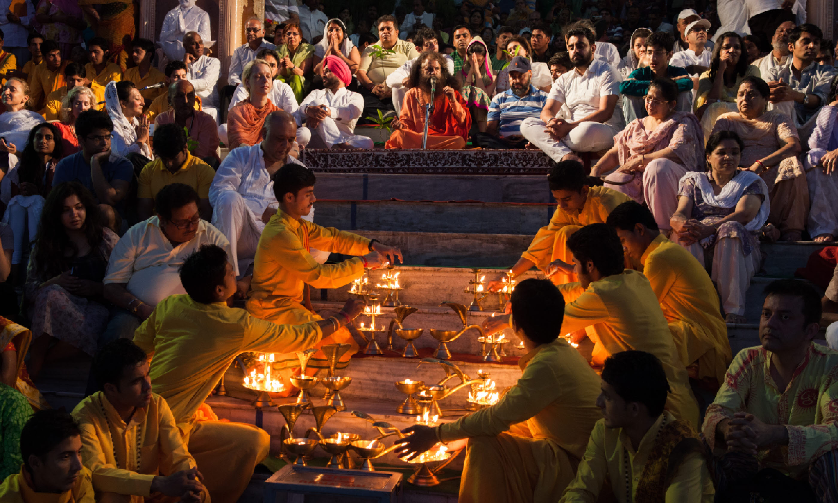Ganga Aarti ceremony at Parmarth Niketan ashram, Rishikesh (Shutterstock)
