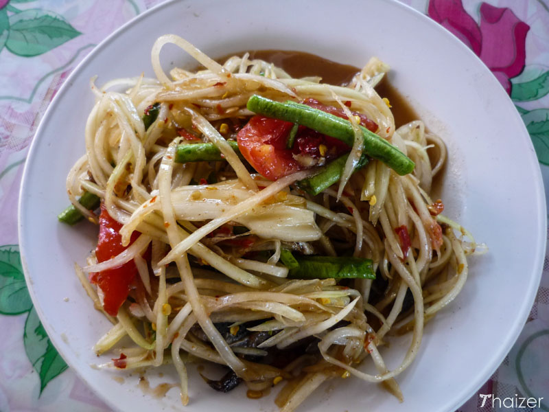 som tam - spicy Thai papaya salad