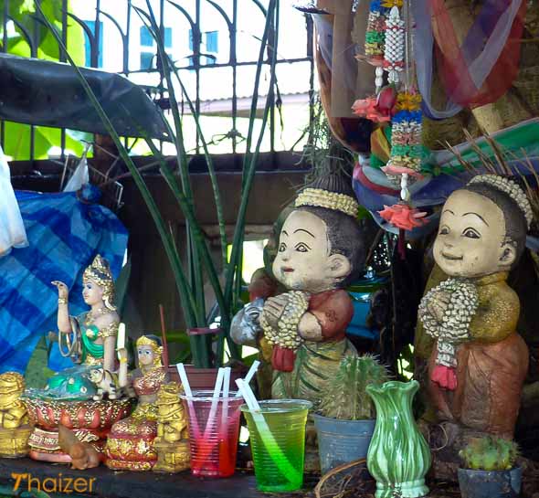 Mae nang kwak and friends at a roadside stall in north Thailand