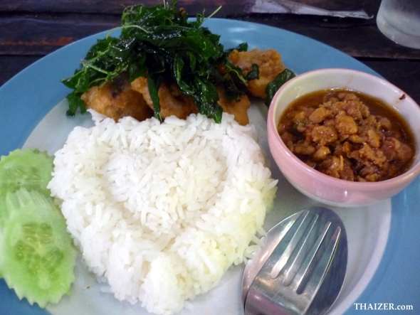 crispy chicken, holy basil and heart-shaped rice for 35 Baht!