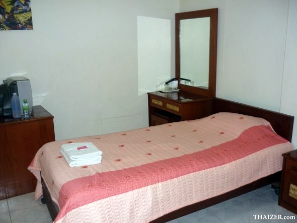 standard twin room with fan Top North Hotel, Mae Sai, Thailand