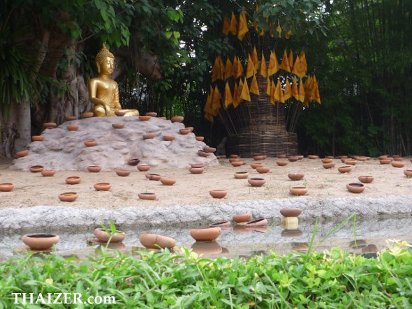 tea lights and Buddha image at Wat Pan Thao