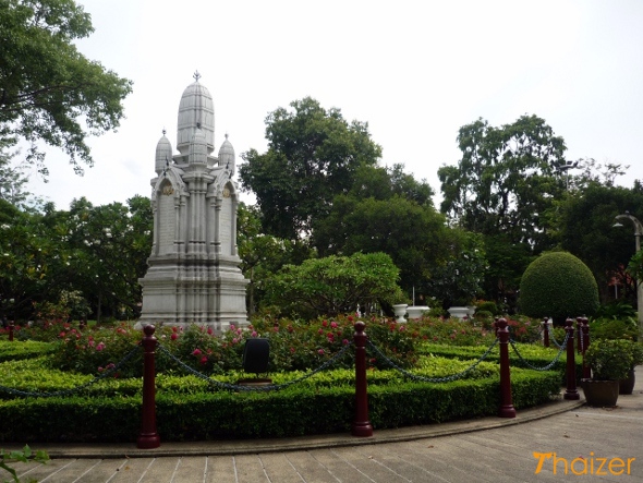 Saranrom Royal Garden and public park
