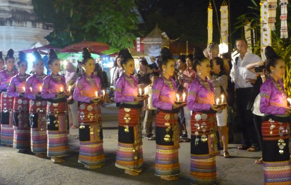 Loy Krathong dancers at Wat Chedi Luang, Chiang Mai