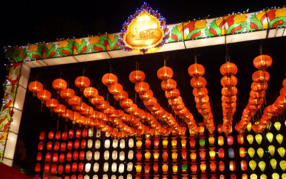 Yi Peng lanterns at Three Kings Monument, Chiang Mai