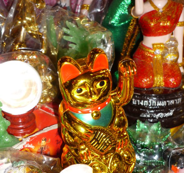 Lucky maneki-neko cat mascot, Warowot Market, Chiang Mai