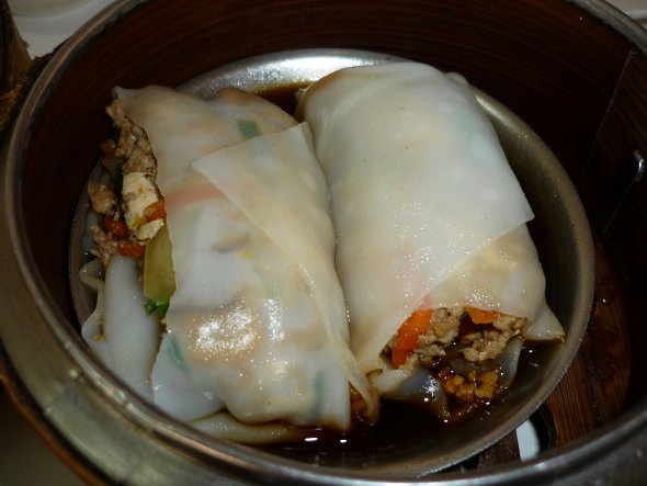 kuay thiao lord (steamed noodle rolls)