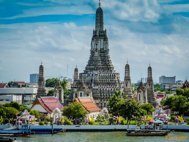 Wat Arun (Temple of Dawn) Bangkok