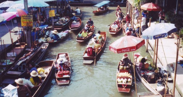 Floating Market at Damnoen Saduak outside Bangkok