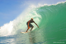 surfing bali