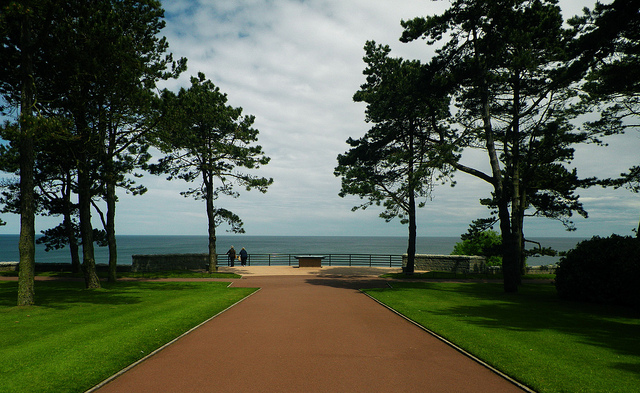 american wwii cemetery memorial omaha beach normandy