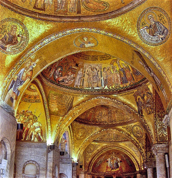 While the soaring domed ceiling gets all the eyeballs, don't forget to look at the walls and ceilings elsewhere in the church, too - there are mosaics everywhere.
