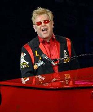 elton-2009showclose