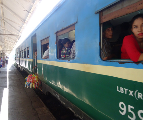 Yangon's-circle-train