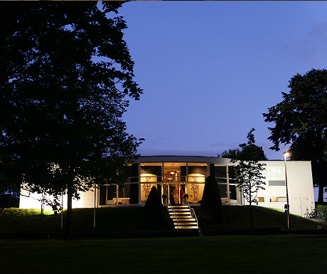 Parkheuval Restaurant at night