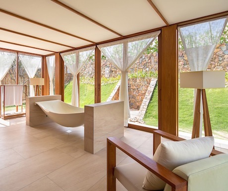 Fusion Resort Nha Trang - Suspended bathtub