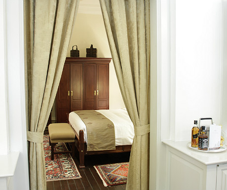 Raffles Singapore bedroom entrance