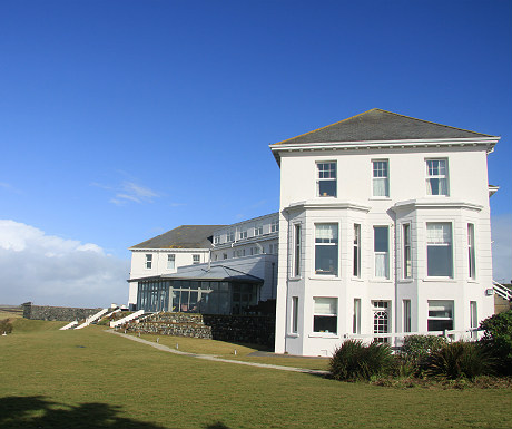 Polurrian Bay Hotel exterior