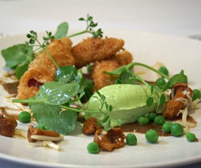 Crispy ham hock with pea and mint mousse