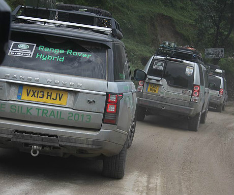 Range Rover Hybrid convoy