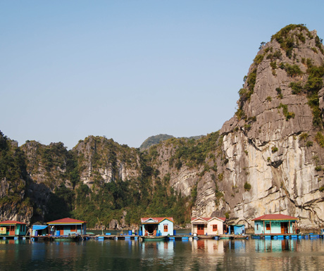 Floating-houses-in-Halong-Bay